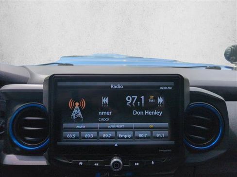 Used 2018 Toyota Tacoma TRD Sport w/ Technology Package image 11