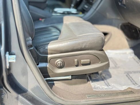 Used 2013 Buick Enclave Leather AWD/4WD image 31
