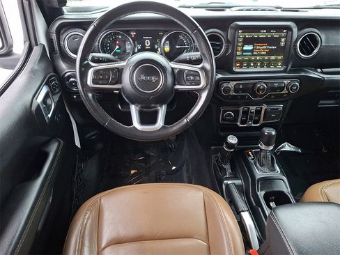 Used 2022 Jeep Wrangler Unlimited Sahara image 13