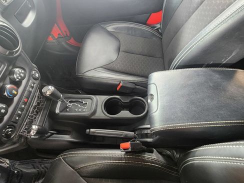 Used 2018 Jeep Wrangler Sport AWD/4WD image 25