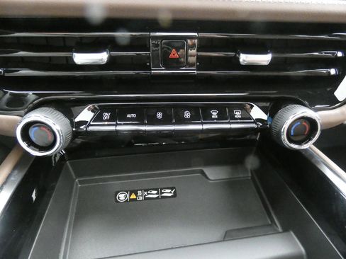 New 2026 Chevrolet Suburban High Country image 25