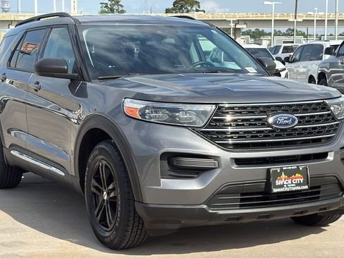 Used 2022 Ford Explorer XLT image 7