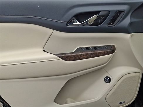 Used 2021 GMC Acadia Denali image 11