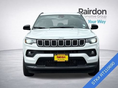 Used 2024 Jeep Compass Latitude AWD/4WD image 2