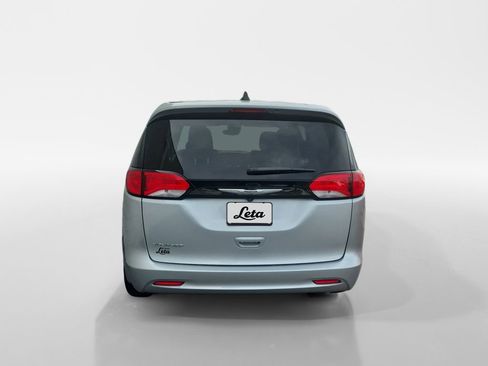 Used 2024 Chrysler Voyager LX image 5