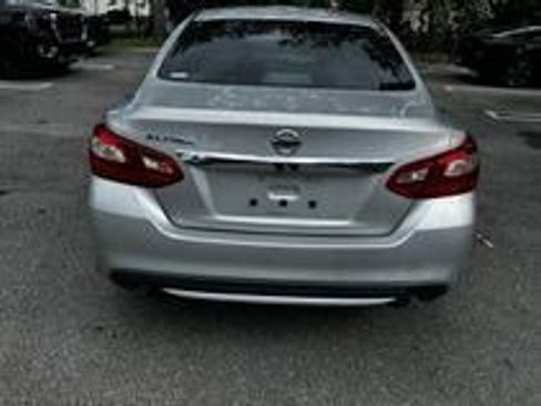 Used 2016 Nissan Altima 2.5 S w/ Power Driver Seat Package FWD image 4