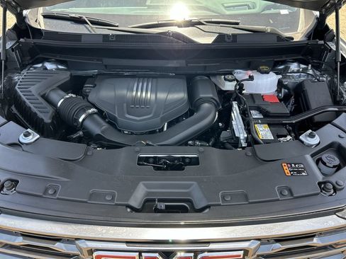 New 2026 GMC Acadia AT4 w/ Luxury Package AWD/4WD image 30
