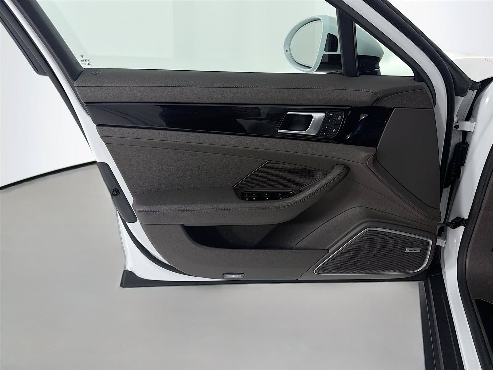 Certified 2023 Porsche Panamera 4 Platinum Edition AWD/4WD image 6
