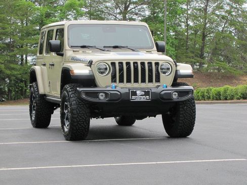 Used 2022 Jeep Wrangler Unlimited Rubicon 4xe w/ Cold Weather Group AWD/4WD image 8