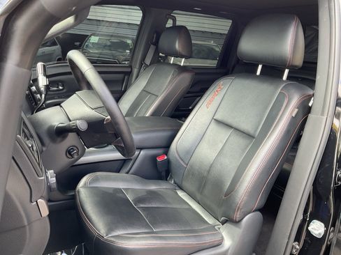Used 2024 Nissan Titan PRO-4X w/ Pro-4x Convenience Package AWD/4WD image 18