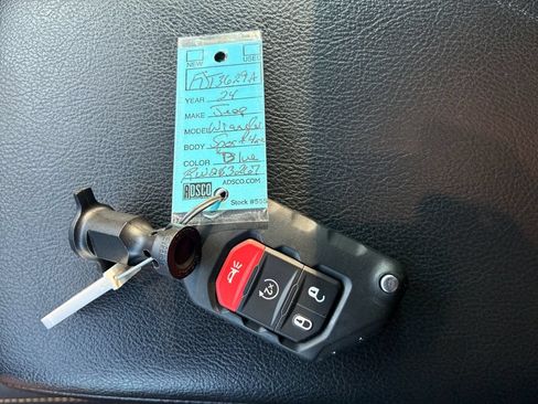 Used 2024 Jeep Wrangler Unlimited w/ Convenience Group AWD/4WD image 32