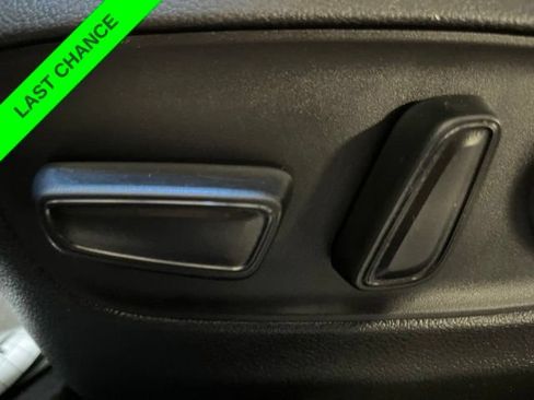Used 2021 Toyota Venza LE AWD/4WD image 13