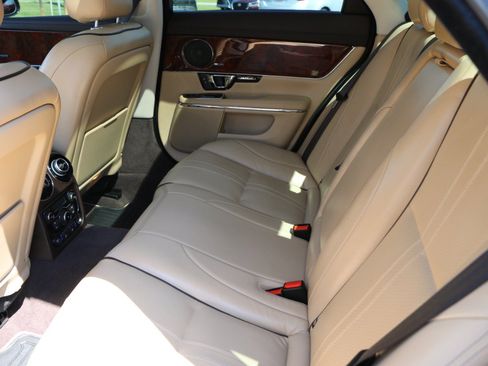 Used 2018 Jaguar XJ Supercharged RWD image 34