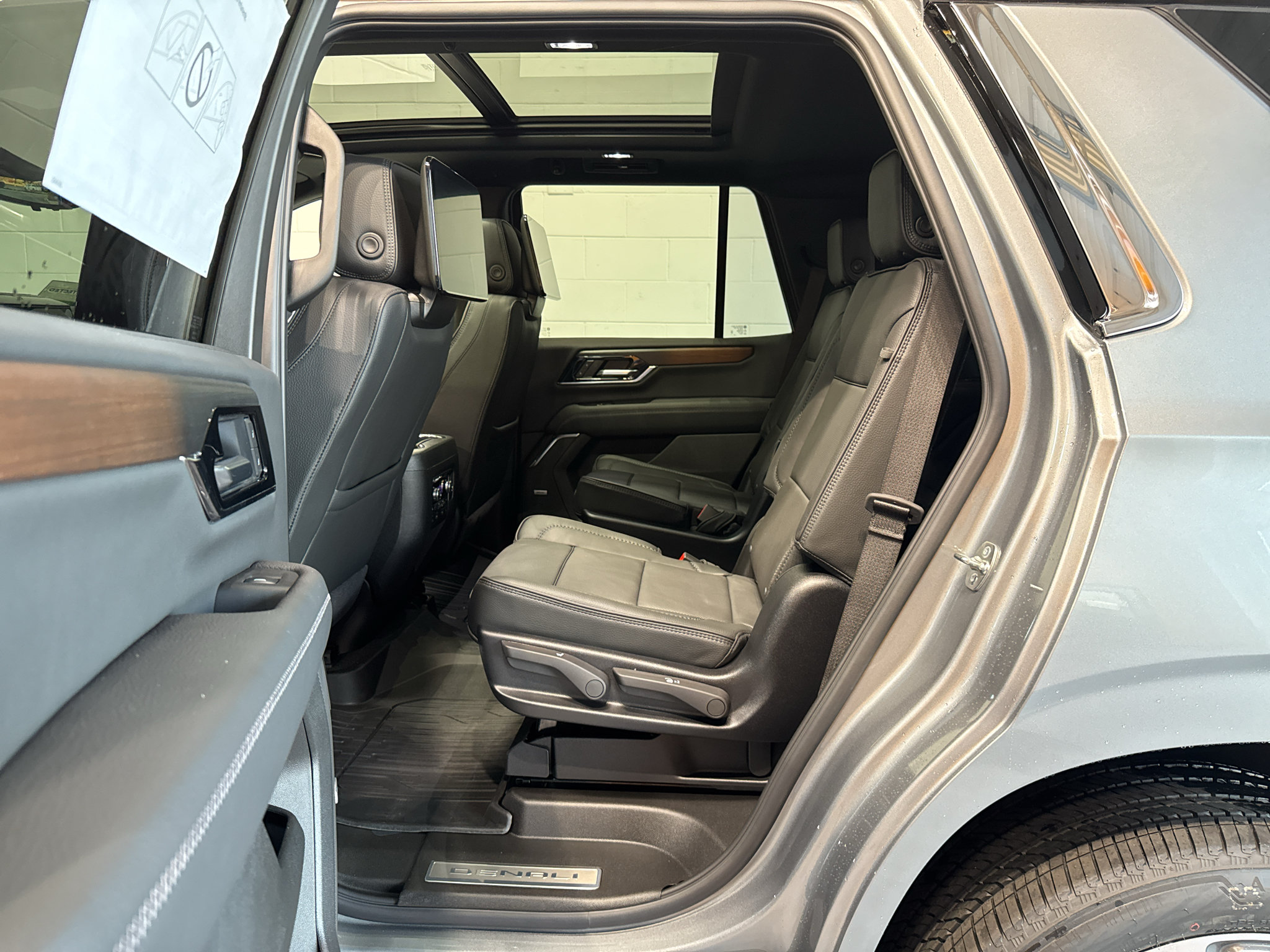 New 2027 GMC Yukon Denali w/ Denali Reserve Package AWD/4WD image 10