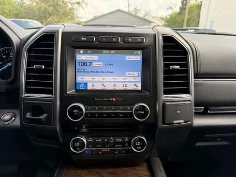 Used 2018 Ford Expedition Platinum RWD image 17