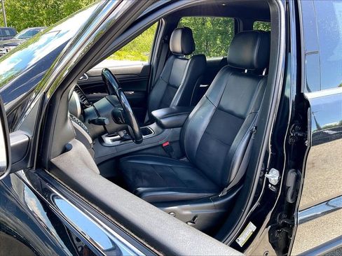 Used 2022 Jeep Grand Cherokee Laredo X AWD/4WD image 9
