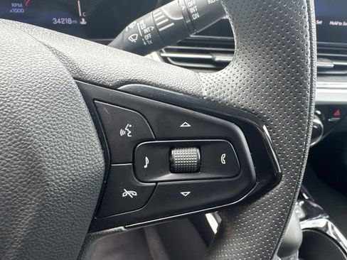 Used 2025 Chevrolet Trax LT FWD image 24