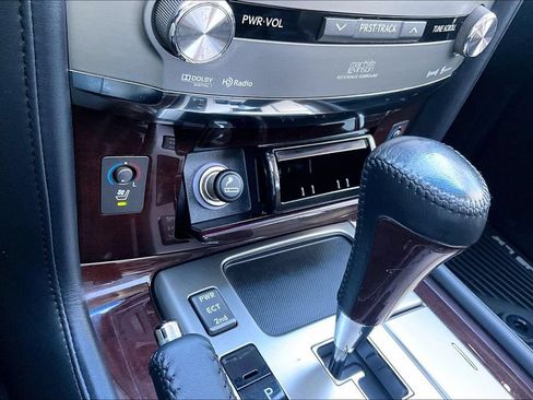 Used 2013 Lexus LX 570 4WD w/ Luxury Pkg image 16
