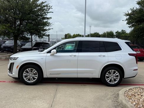 Used 2023 Cadillac XT6 Luxury FWD image 2
