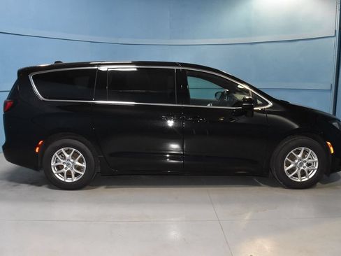 Used 2025 Chrysler Voyager LX FWD image 20