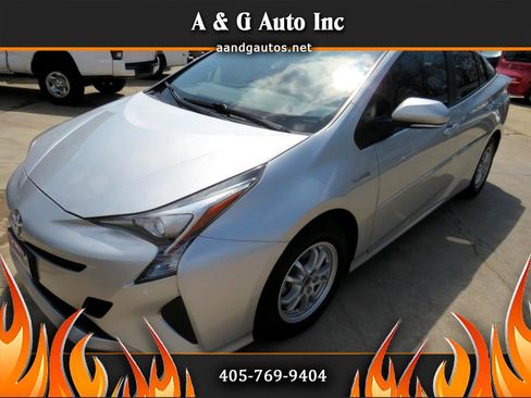 Used 2016 Toyota Prius Two image 1
