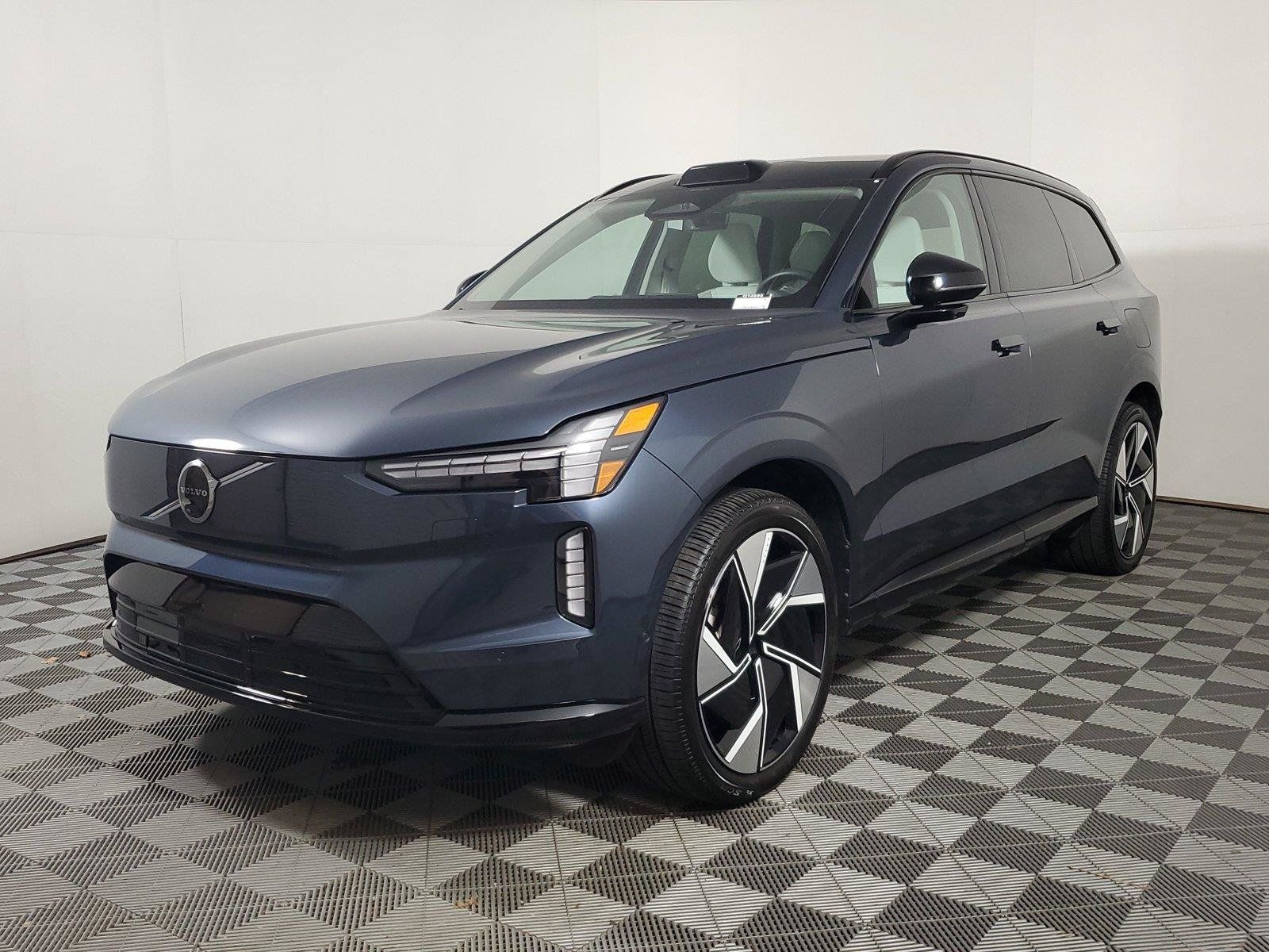 Used 2025 Volvo EX90 Plus AWD/4WD image 3