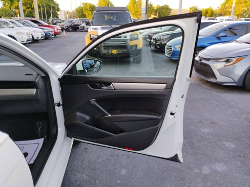 Used 2021 Volkswagen Passat 2.0T SE image 74