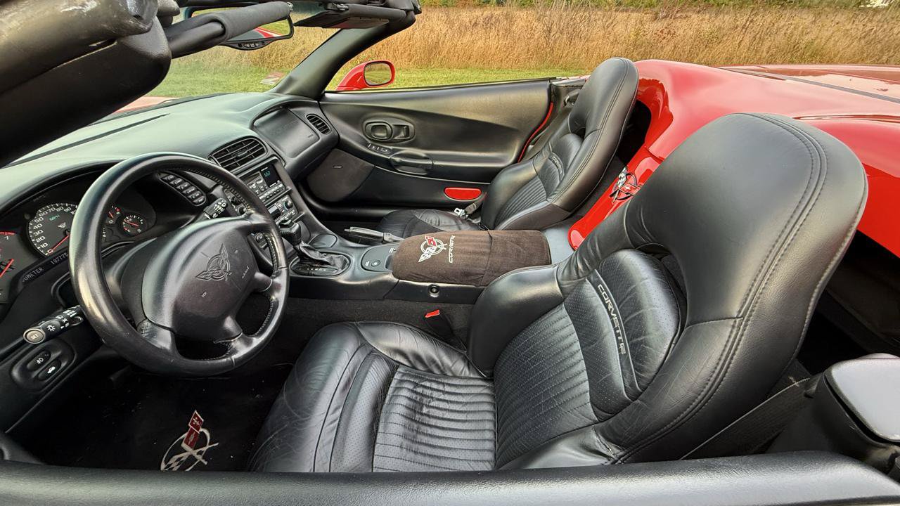 Used 2001 Chevrolet Corvette Convertible w/ Preferred Equipment Group1 RWD image 30