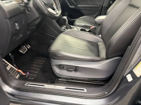 Used 2022 Volkswagen Tiguan SE R-Line FWD image 10