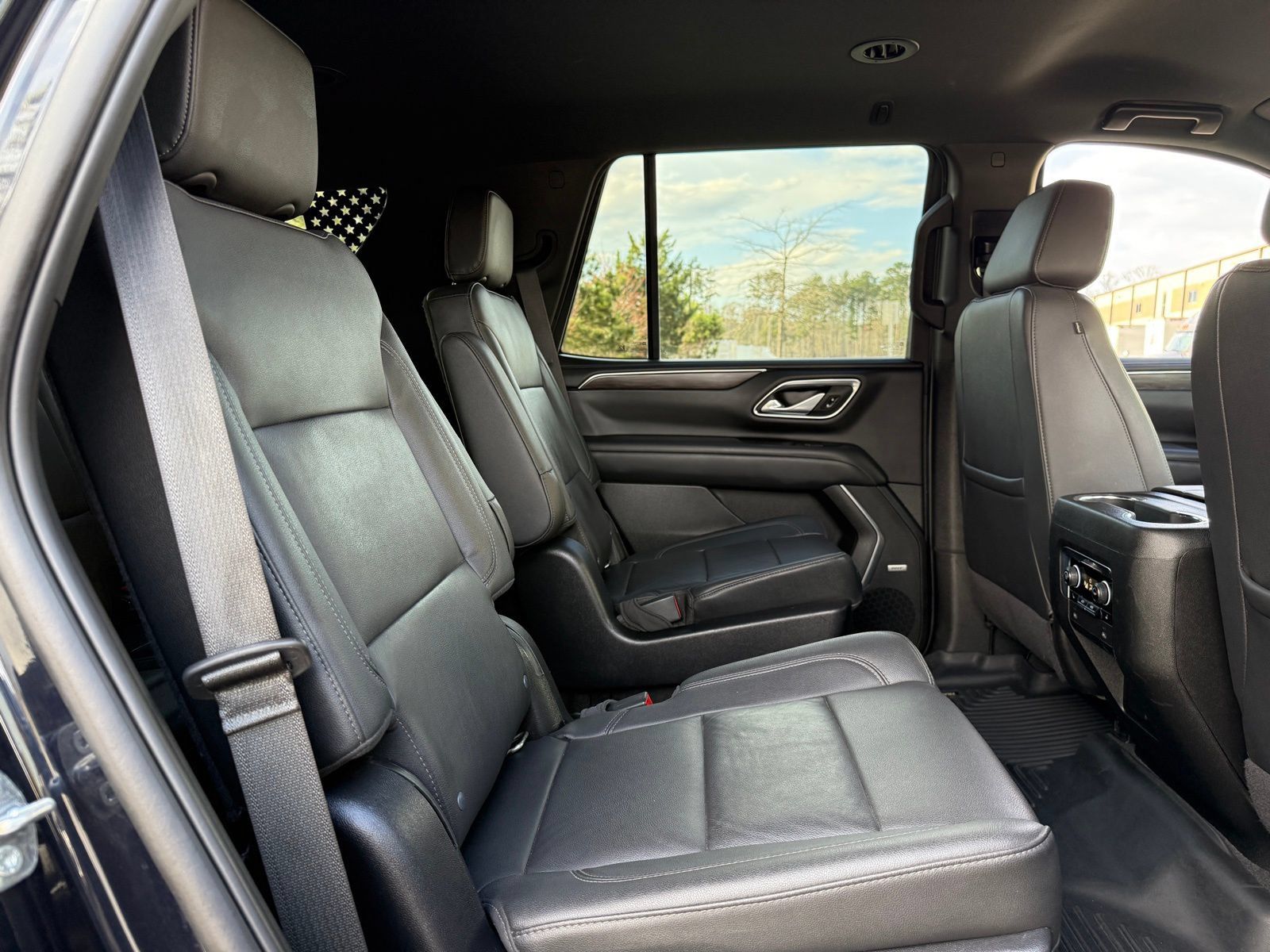 Used 2022 Chevrolet Tahoe Z71 w/ Luxury Package AWD/4WD image 38