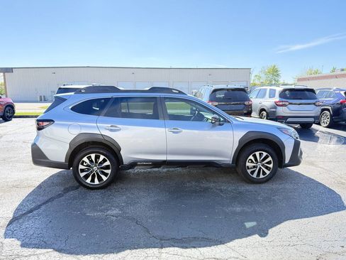 Used 2025 Subaru Outback Premium AWD/4WD image 5