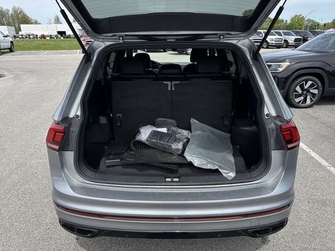 Certified 2023 Volkswagen Tiguan SE R-Line FWD image 25