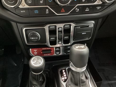 Used 2024 Jeep Wrangler Unlimited Rubicon 4xe image 16