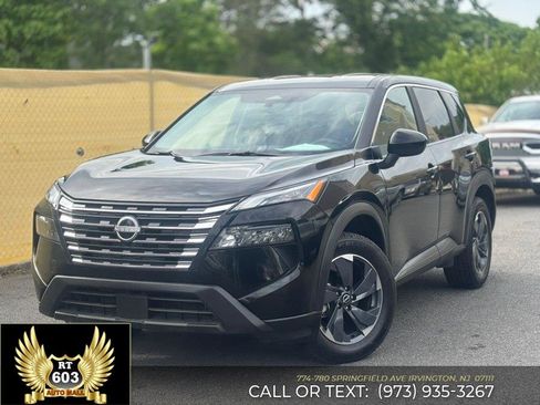 Used 2025 Nissan Rogue SV FWD image 1