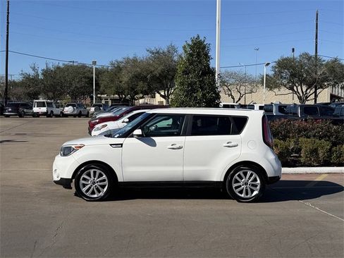 Used 2019 Kia Soul + image 4