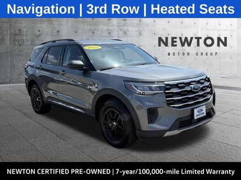 Used 2025 Ford Explorer Active AWD/4WD image 1