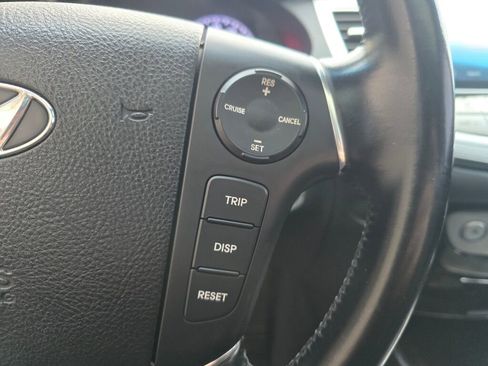 Used 2013 Hyundai Genesis 3.8 w/ Premium Pkg image 36