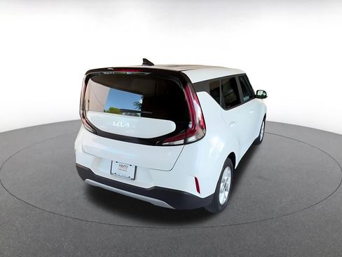 Used 2025 Kia Soul LX w/ LX Technology Package FWD image 14