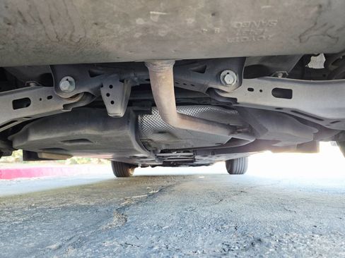 Used 2019 Toyota C-HR LE image 36