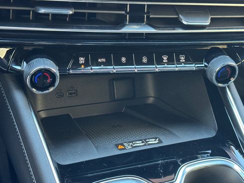 New 2026 Chevrolet Traverse High Country w/ LPO, Floor Liner Package AWD/4WD image 25