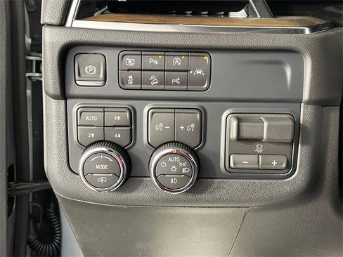 New 2026 Chevrolet Suburban High Country image 11