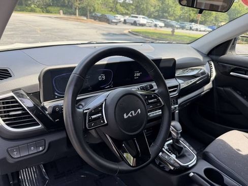 Certified 2025 Kia Seltos S AWD/4WD image 13