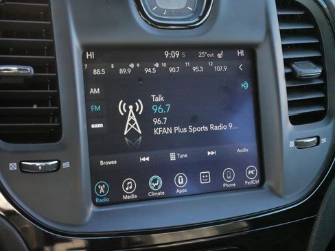 Used 2017 Chrysler 300 S image 22