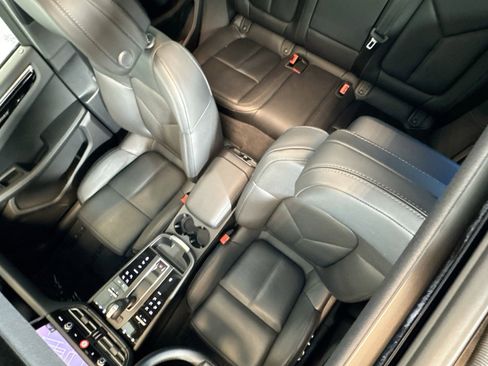 Certified 2025 Porsche Macan AWD/4WD image 20