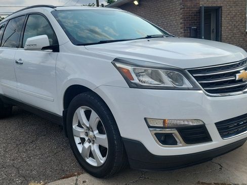 Used 2017 Chevrolet Traverse LT w/ Style and Technology Package AWD/4WD image 3