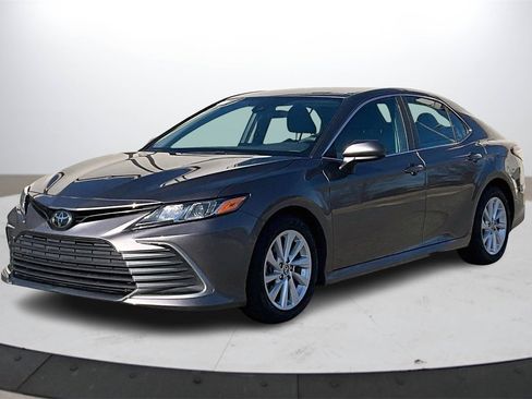 Used 2023 Toyota Camry LE image 4