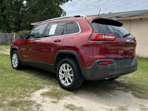 Used 2017 Jeep Cherokee Latitude FWD image 4