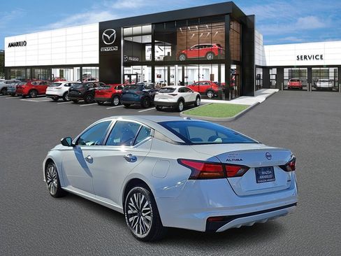 Used 2024 Nissan Altima 2.5 SV image 3