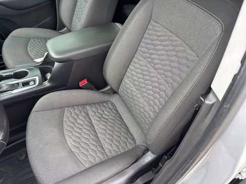 Used 2018 Chevrolet Equinox LT image 14