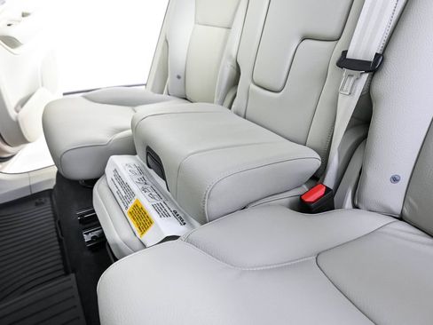 Used 2025 Volvo XC90 B6 Plus w/ Protection Package Premier AWD/4WD image 24